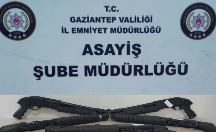 Durdurulan araçtan 5 adet pompalı tüfek çıktı