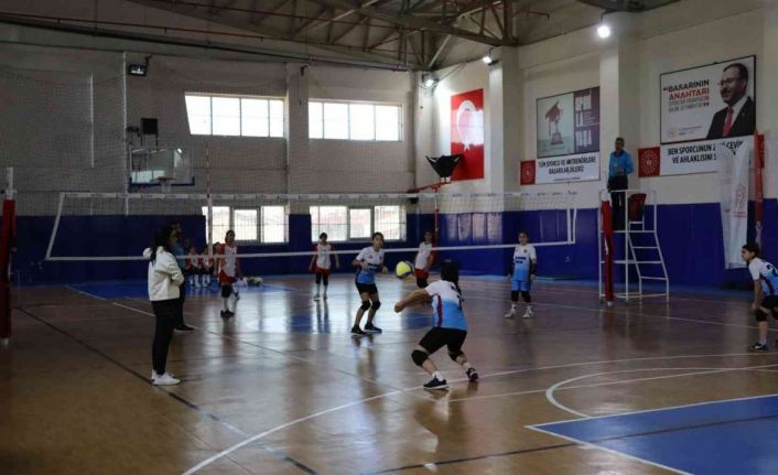Elazığ’da küçükler Voleybol İl Şampiyonası başladı