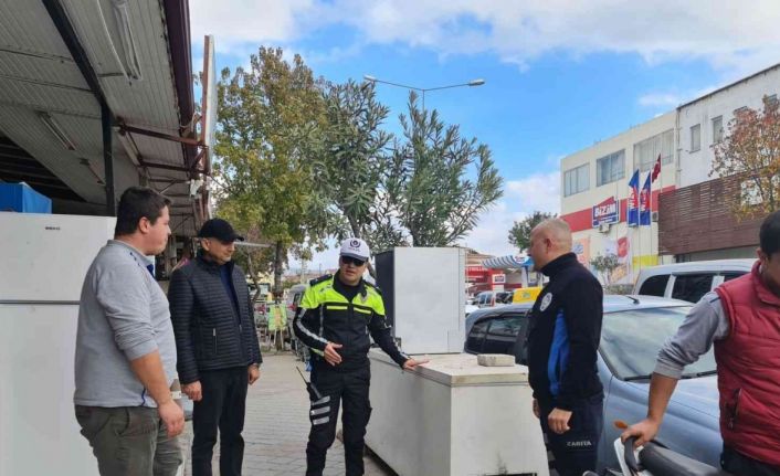 Fethiye’de kaldırım ve yolları işgal eden esnaflar uyarıldı