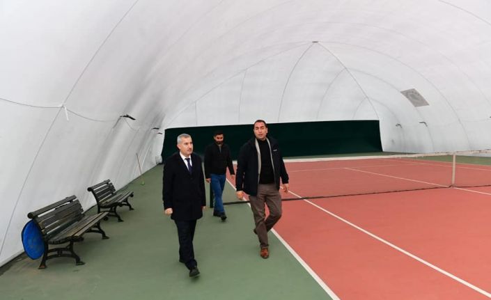 Gençlere kışında tenis oynama fırsatı