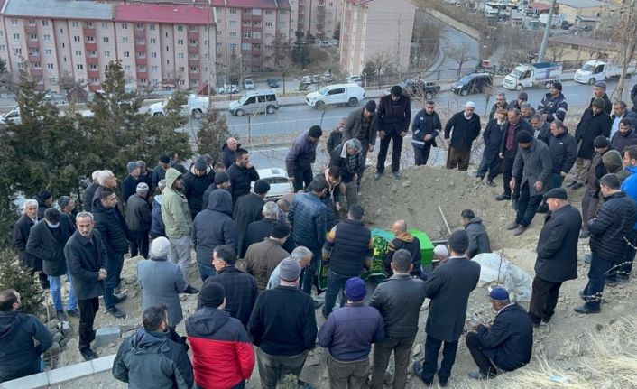 Hakkari’de boğazı kesilmiş halde bulunan kadın toprağa verildi