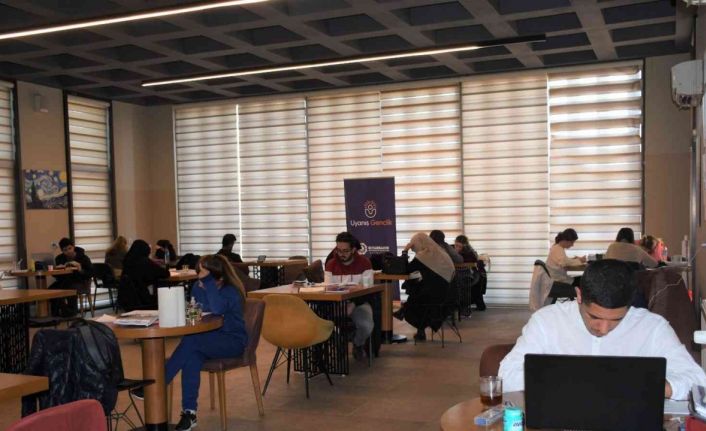 Kitap kafelere sömestr tatilinde yoğun ilgi