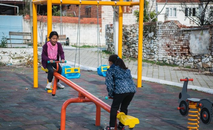 Kuşadalı çocuklar yeni parklardan memnun