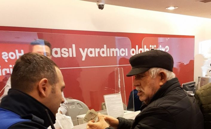 Maaşını kaybeden emeklinin imdadına zabıta yetişti