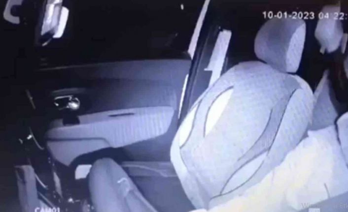 Müşteri gibi bindiği takside sürücüye kaldırım taşı ile dehşeti yaşattı