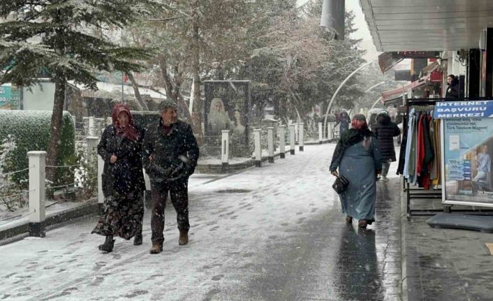 Niğde’de kar yağışı etkili oluyor