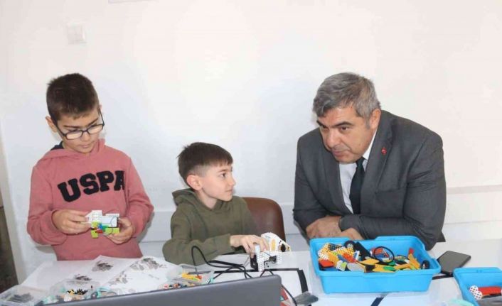 Öğrenciler Kendin Yap Atölyelerinde kendilerini geliştiriyor