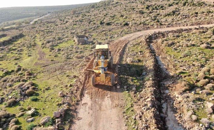 Ova yollarında bakım çalışması yapılıyor