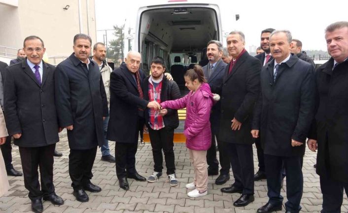 Özel öğrenciler için tam donanımlı servis aracı