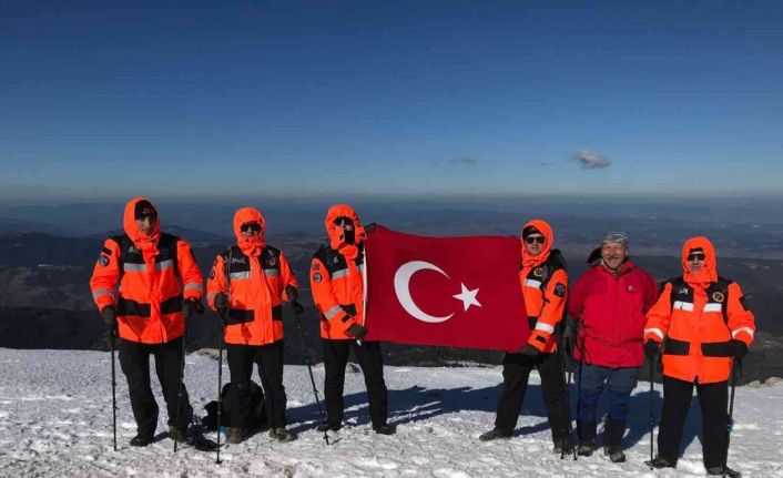 Şehitleri anmak için Ilgaz Dağı’na tırmandılar