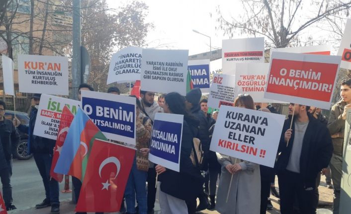 Sivil toplum kuruluşlarından İsveç Büyükelçiliği önünde protesto