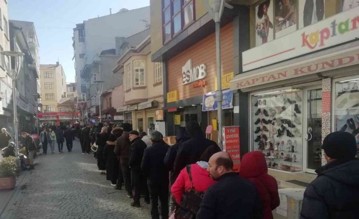 Soğuk havalar helva sevgisini engellemedi