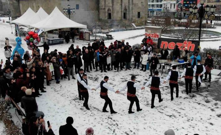 Türkiye’nin en uzun cağ kebabı Erzurum’da yapıldı