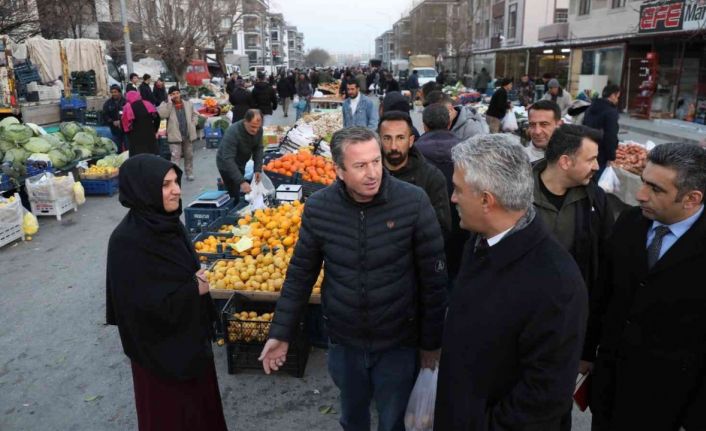 Vali Makas, Salı pazarını gezdi