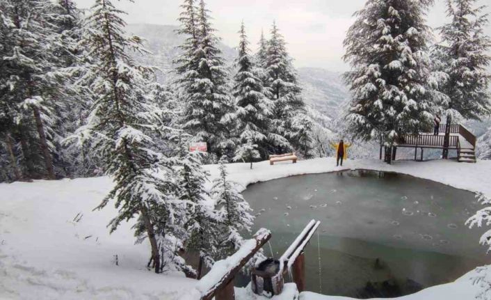 Yavşan Yaylası’ndan kar manzaraları