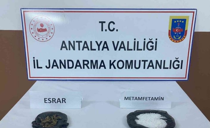 Yolcu otobüsünde koltuğun altına koyduğu uyuşturucu ile yakalandı