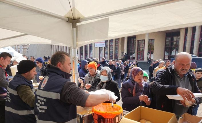 365 bin afetzede Samsun Büyükşehir’in yemek çadırından faydalandı