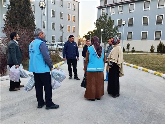 Afyonkarahisar’da depremzedelere kütüphane kuruldu