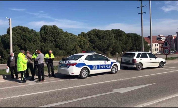 Bandırma’da otomobilin çarptığı yaşlı kadın yaralandı