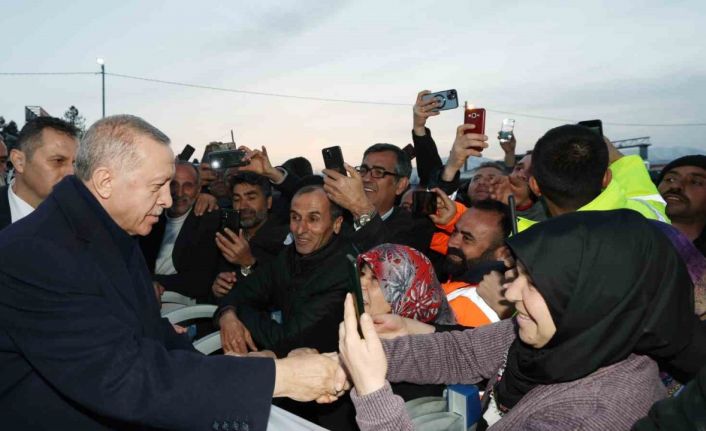 Cumhurbaşkanı Erdoğan, Doğanşehir’de konteyner kenti ziyaret etti