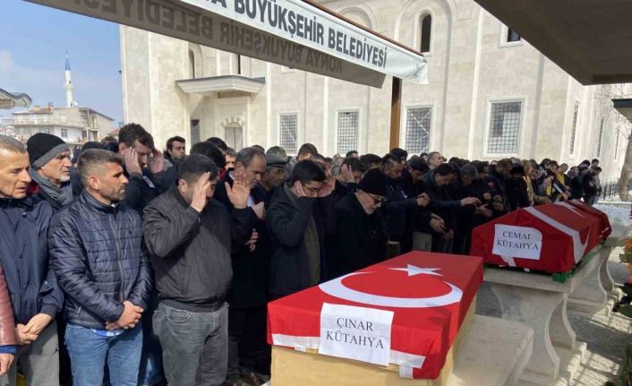 Depremde hayatını kaybeden Cemal Kütahya ve oğlu Çınar’a acı veda