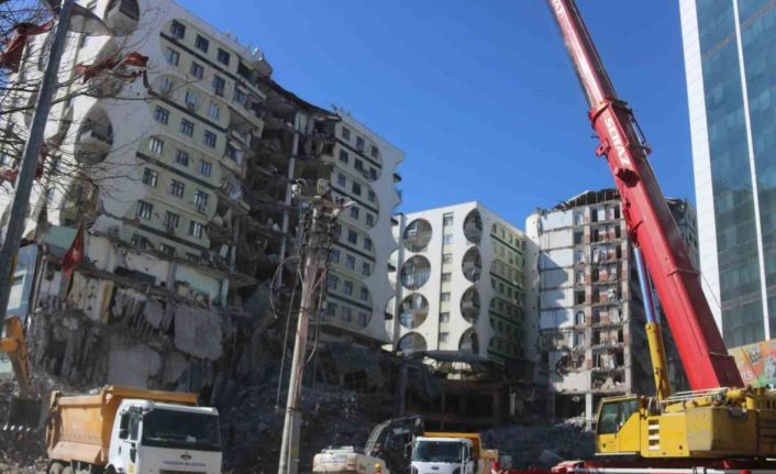 Diyarbakır depreminde 3 avukat hayatını kaybetti