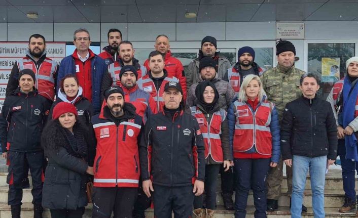 Düzceli öğretmenler depremzedeler için seferber oldular