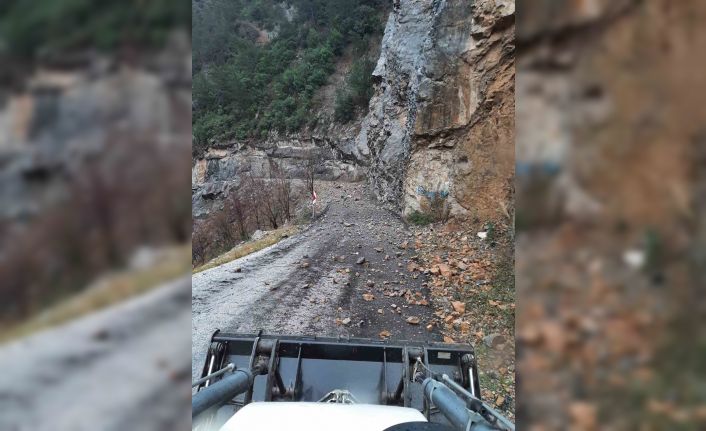 Düziçi’nde deprem sonrası kapanan köy yolları açıldı