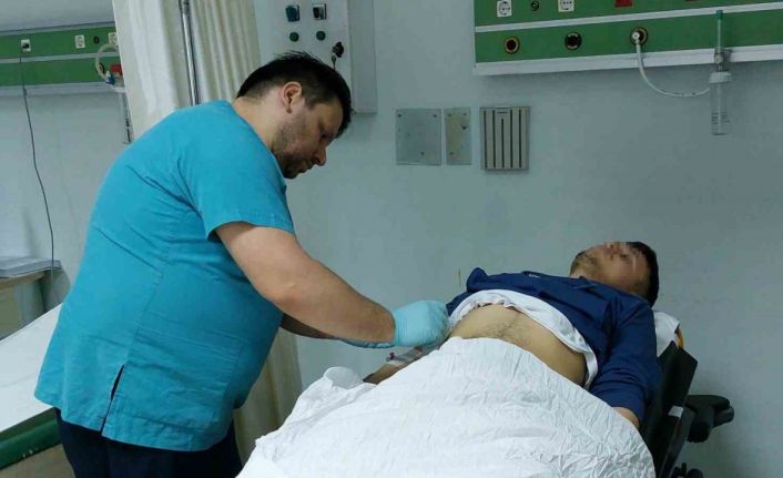 Elindeki tüfek düşünce kazara kendini vurdu