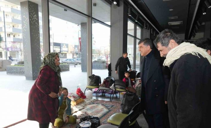 Fadıloğlu depremzedeleri yalnız bırakmıyor