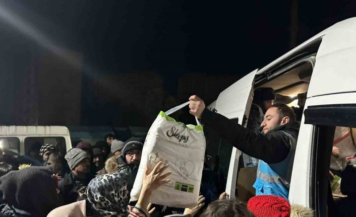 Gençler depremzedeleri unutmadı