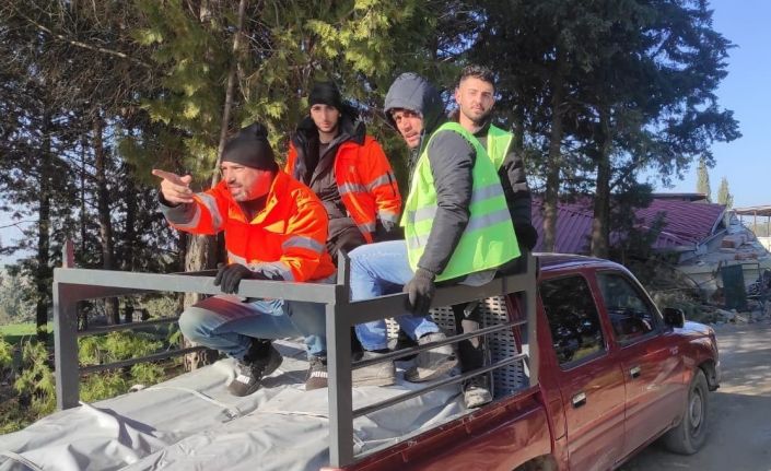 Gönüllü NEVÜ öğrencileri deprem bölgesinde