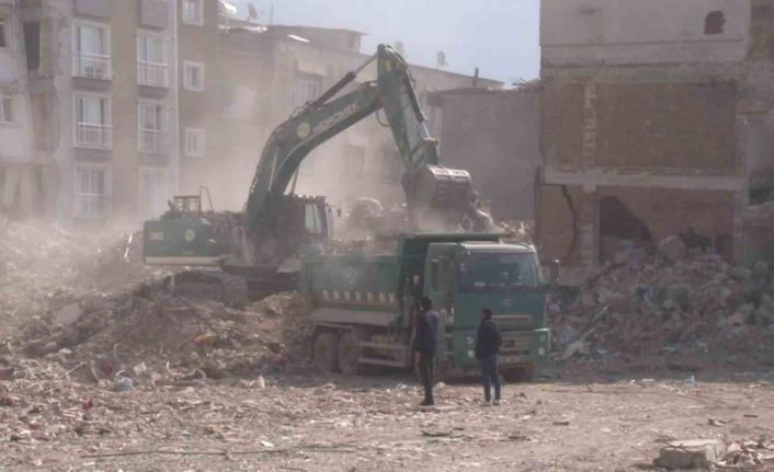 Hatay’da enkaz kaldırma çalışmaları devam ediyor