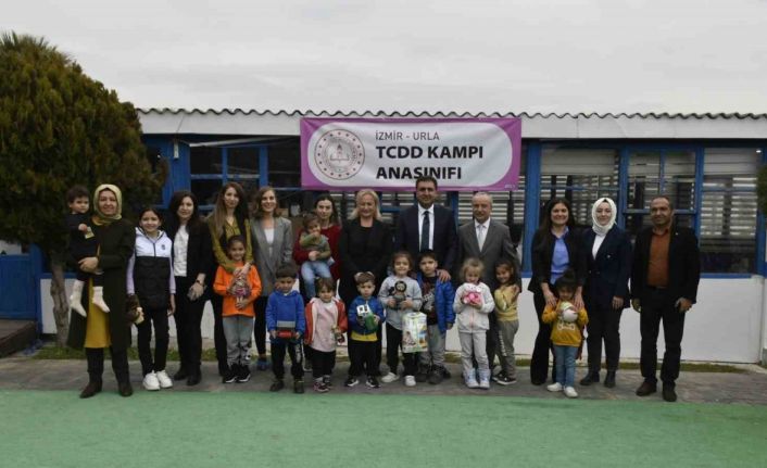 İzmir’deki depremzede çocuklar, gönüllü öğretmenlere emanet