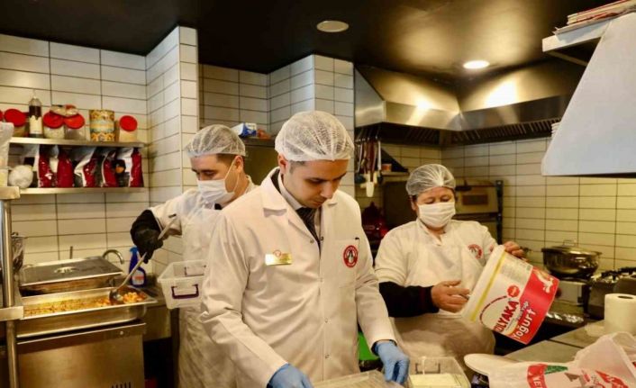 Menteşe Belediyesi’nden Kötekli’de depremzedelere 3 öğün yemek