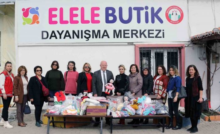 Menteşeli kadınlar depremzede çocuklar için ördü