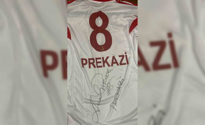 Prekazi’nin forması, depremzedeler için 210 bin TL’ye satıldı
