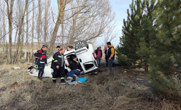 Şarampole uçan araçtaki 2 kişi ağır yaralandı