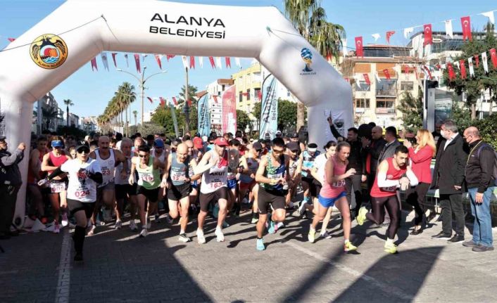 23. Alanya Atatürk Halk Koşusu ve yarı maratonu yapılacak