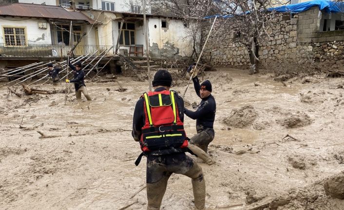 Adıyaman’da sel felaketinin 3. gününde arama çalışmaları devam ediyor