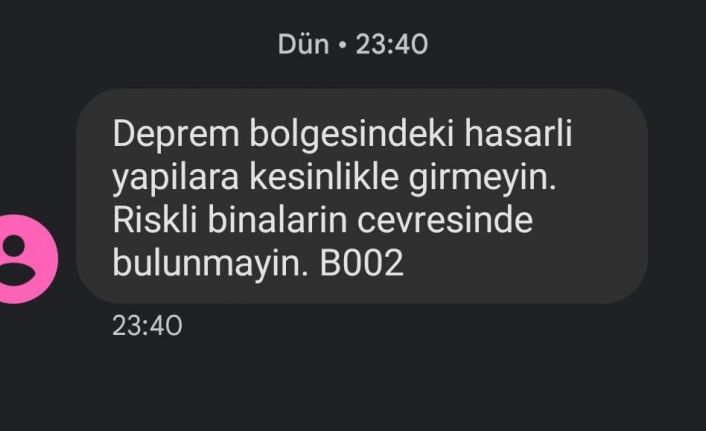 AFAD’dan depremde hasar gören binalara girmeyin uyarısı