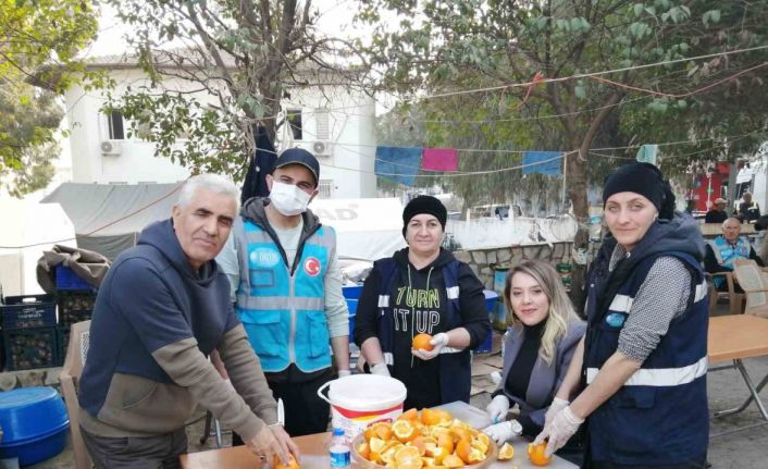 Ahıskalı Türkler depremzedelerin ihtiyaçlarını karşılıyor