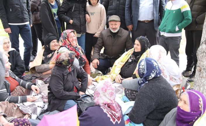 Başkan Çolakbayrakdar, şükür sofrasında vatandaşlarla bir araya geldi