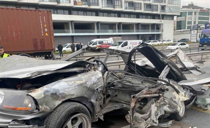 Beylikdüzü’nde feci kaza: 2 ölü, 1 ağır yaralı