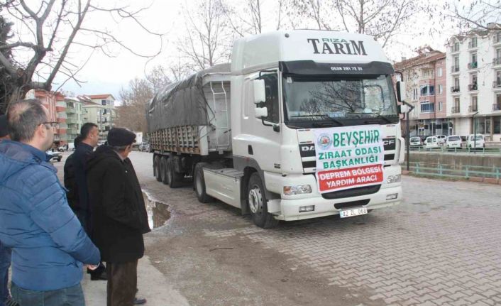 Beyşehir’den deprem bölgesine yem yüklü 3. tır yola çıktı