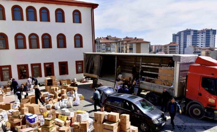 Bilecik’ten deprem bölgesine kuru gıda yardımı