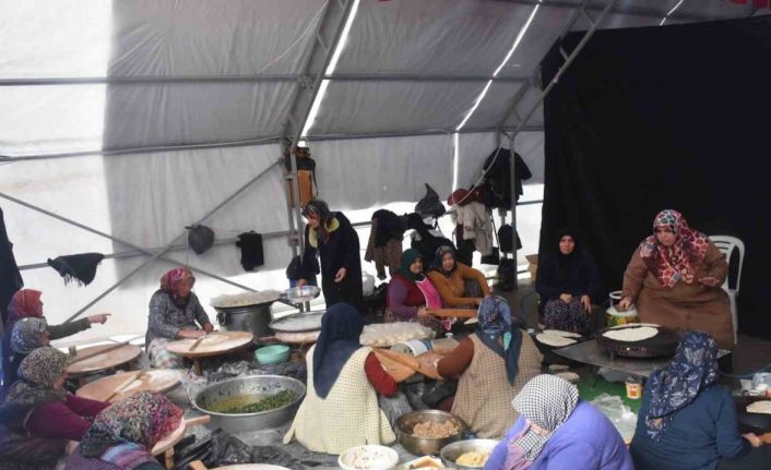 Boyabatlı kadınlardan depremzedeler için hayır panayırı