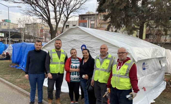 Büyükşehir Belediyesi deprem bölgesinde yaraları sarıyor