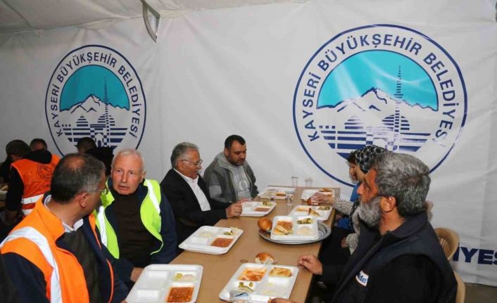 Büyükşehir Belediyesi ve Kayseri, depremzedelerin her zaman yanında