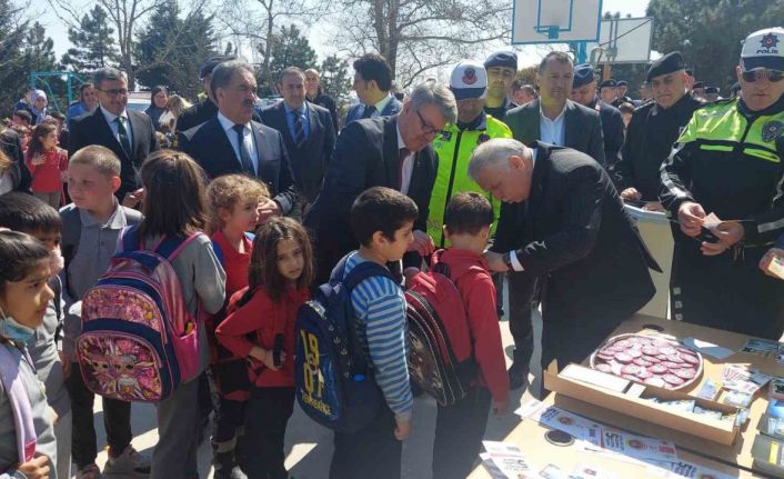 Çocuklar trafikte böyle fark edilecek